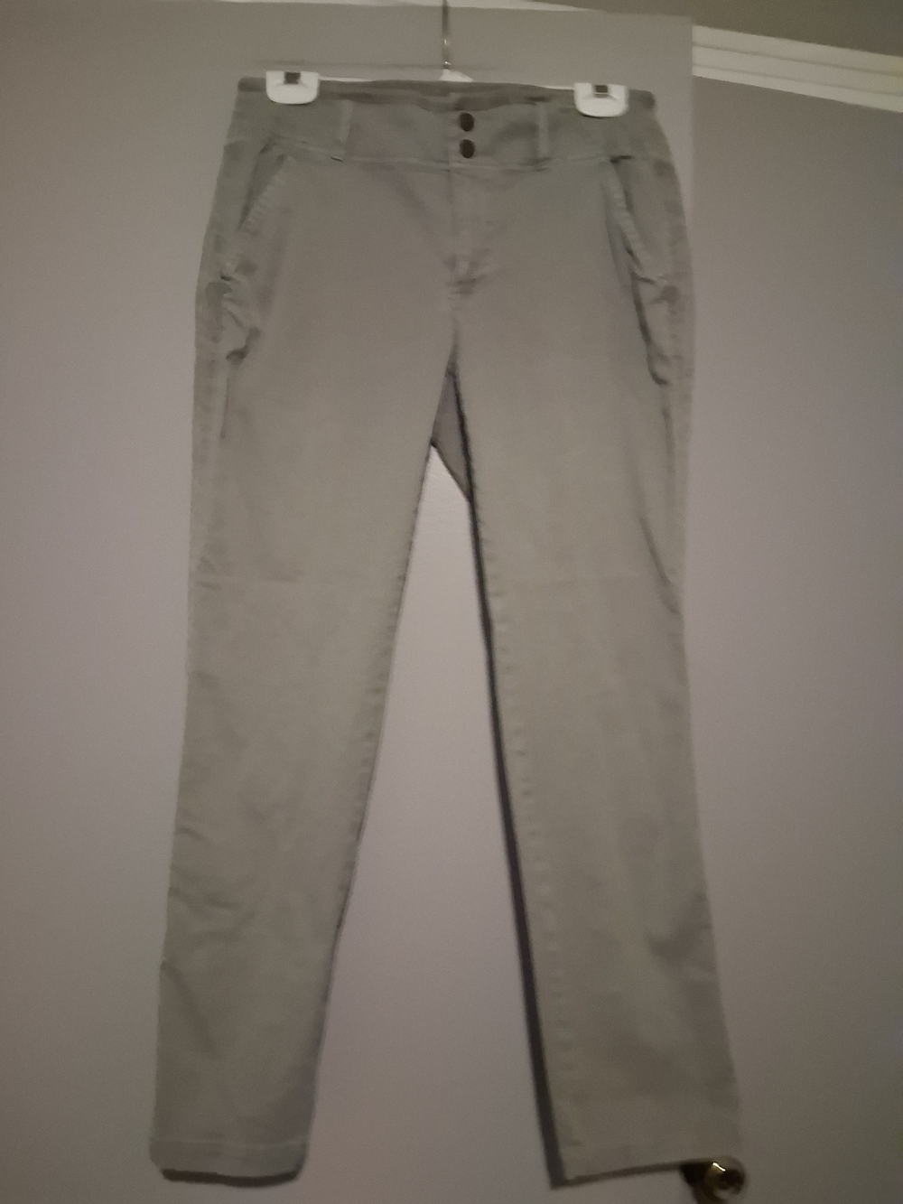 Orvis Women's Cropped Straight Pants in Light Gray